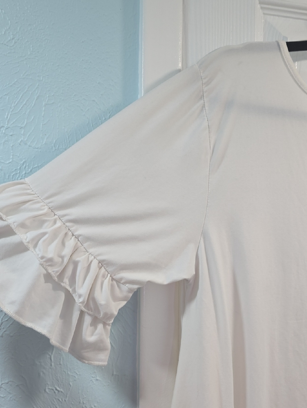 Women’s White Ruffle Sleeve High-Low Top - Picture 9 of 11